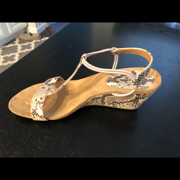 shoes - Picture 2 of 4